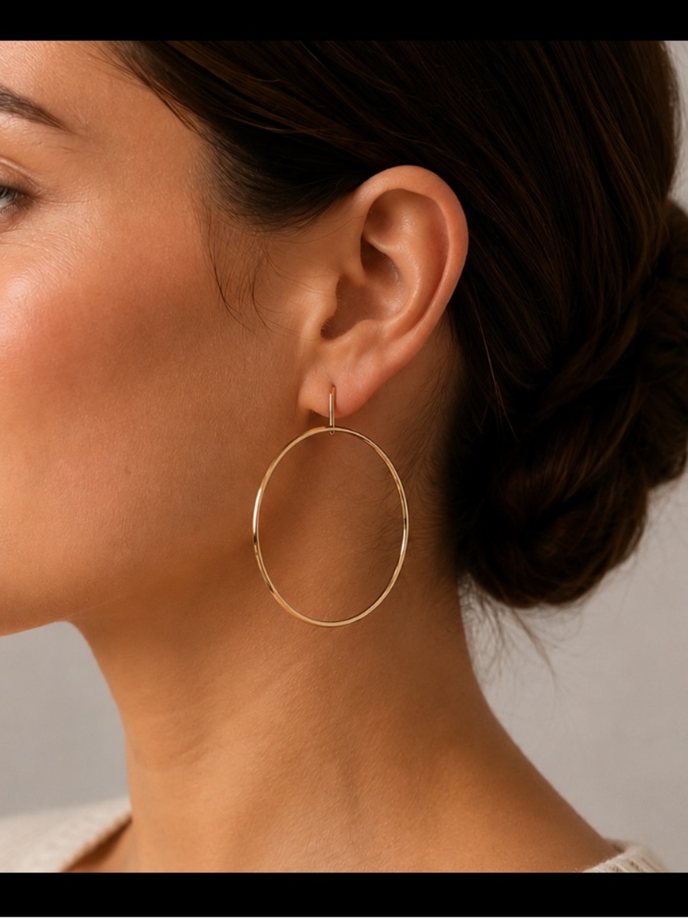 NWT Banana Republic Gold Front Facing Hoop Earrings Lightweight